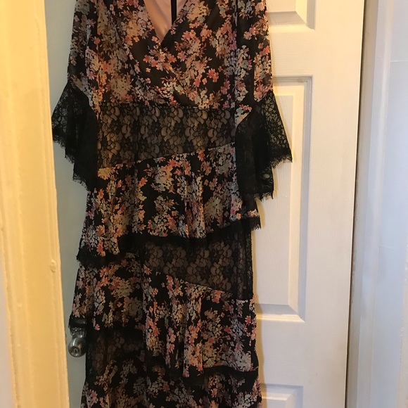 Floral dress with lacing - Picture 8 of 8